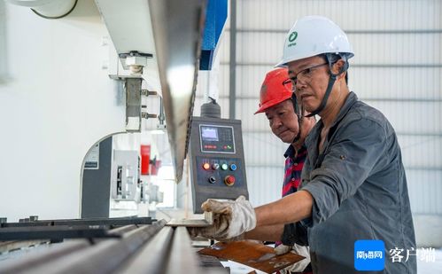 原創(chuàng)組圖 海南 屯昌 環(huán)保設(shè)備制造廠調(diào)試設(shè)備即將投入生產(chǎn)